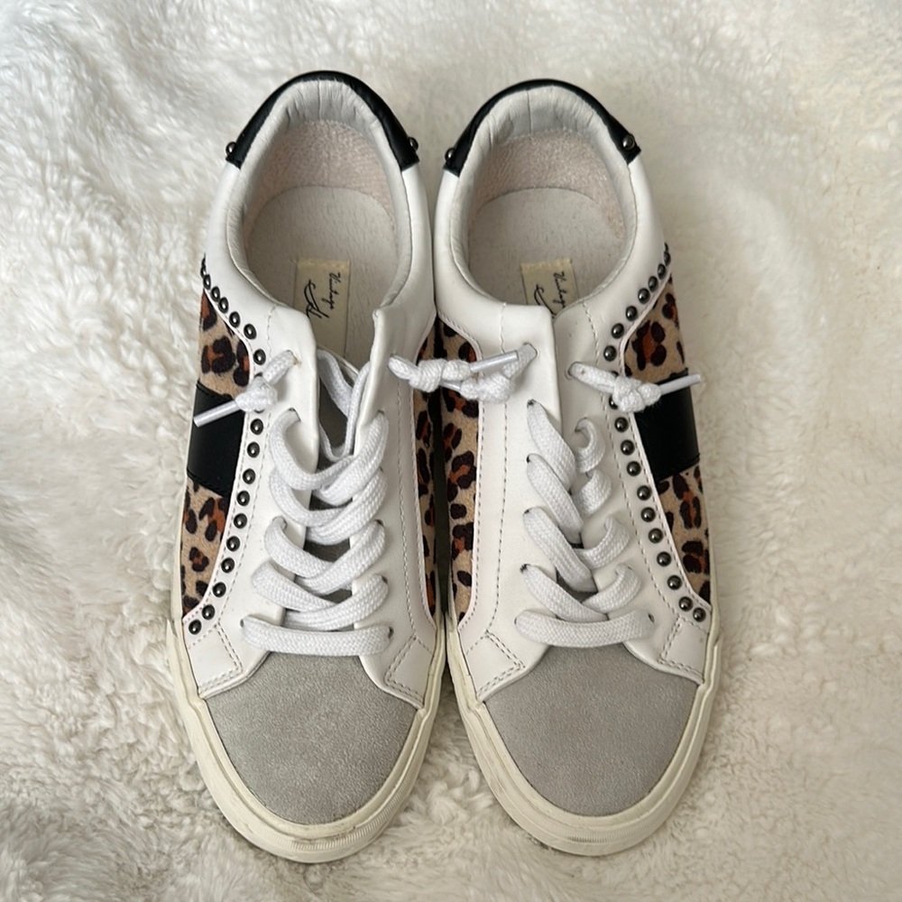 Vintage Havana White and Gray Sneakers Classic Design